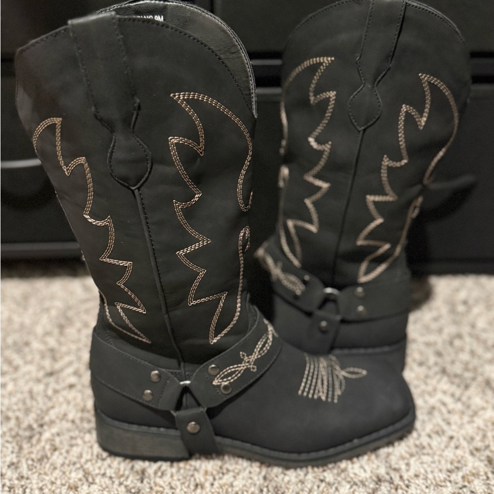 Black Western Embroidered Women's Boots - image 2